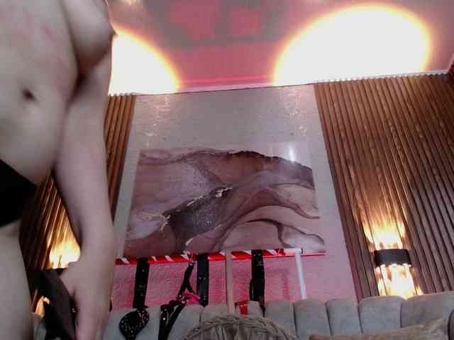 Naty-slavedoll webcam