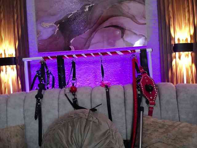 Naty-slavedoll webcam