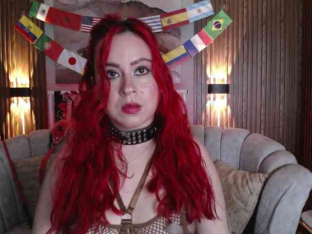 Naty-slavedoll webcam