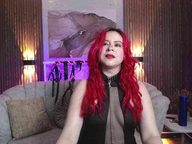 Naty-slavedoll webcam