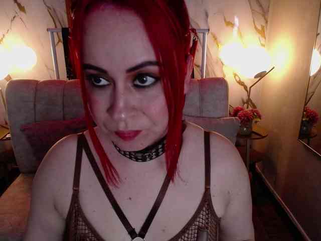 Naty-slavedoll webcam