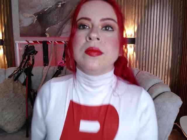 Naty-slavedoll webcam