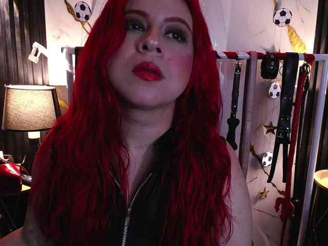 Naty-slavedoll webcam