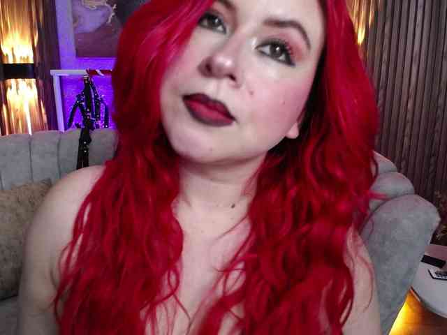 Naty-slavedoll webcam