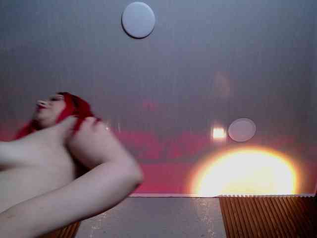 Naty-slavedoll webcam