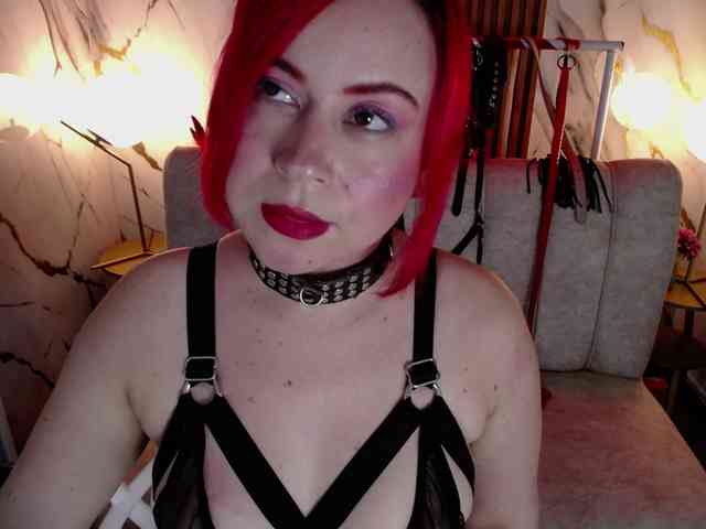 Naty-slavedoll webcam