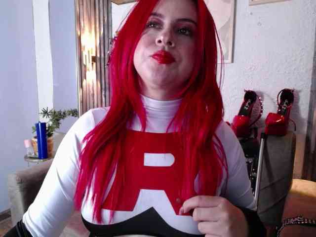 Naty-slavedoll webcam