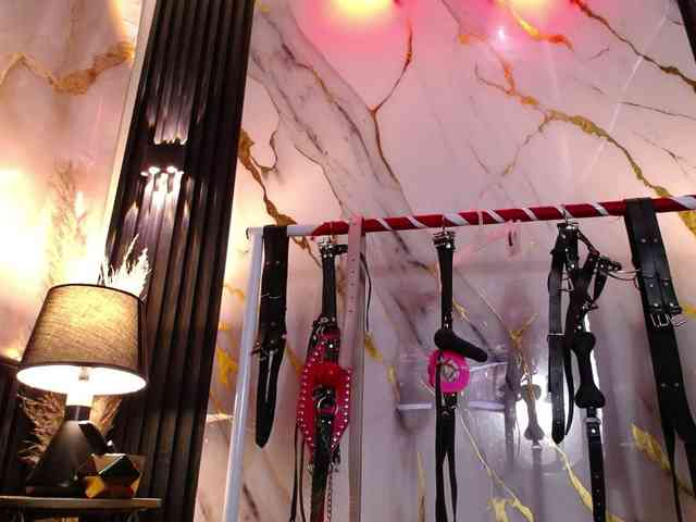 Naty-slavedoll webcam