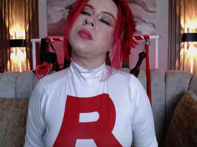 Naty-slavedoll webcam