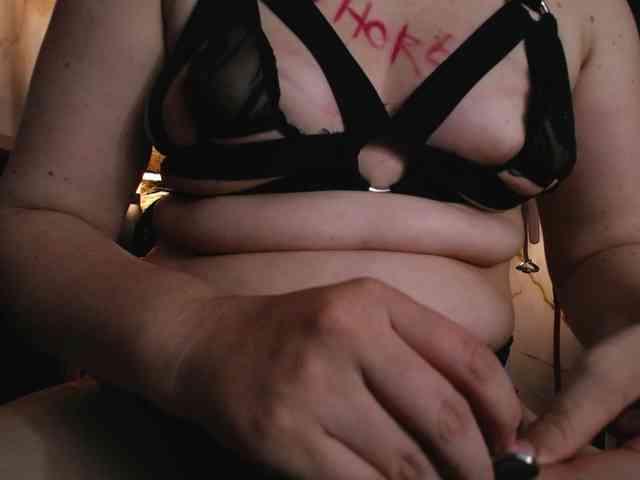 Naty-slavedoll webcam
