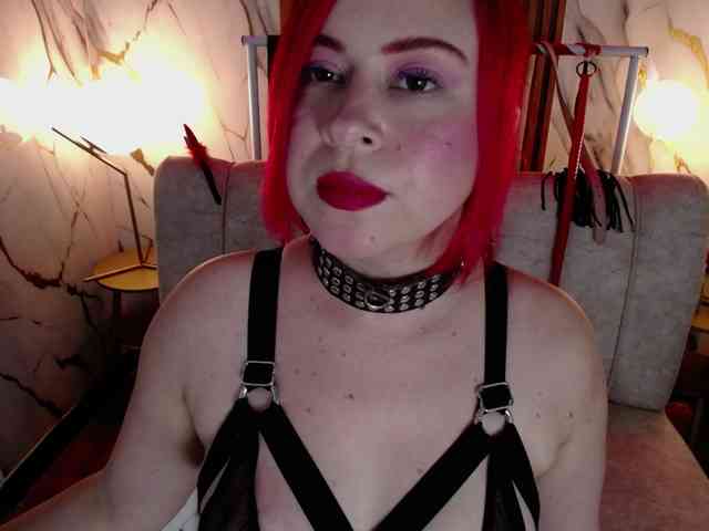 Naty-slavedoll webcam