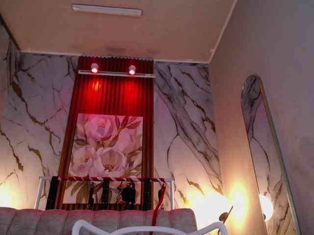 Naty-slavedoll webcam