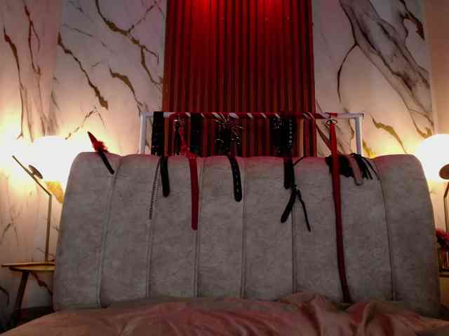Naty-slavedoll webcam