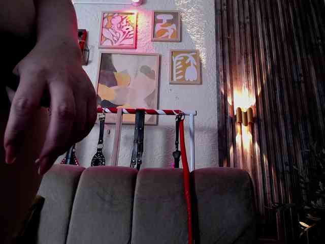 Naty-slavedoll webcam
