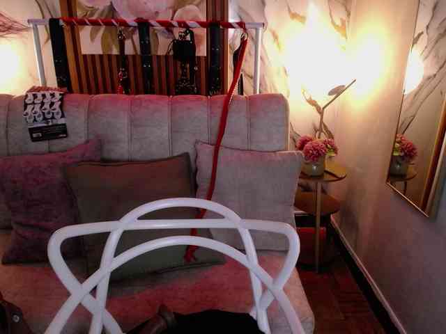 Naty-slavedoll webcam