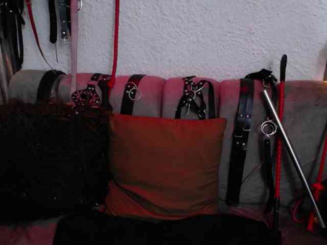 Naty-slavedoll webcam