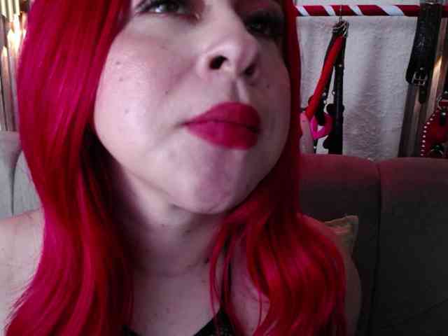 Naty-slavedoll webcam