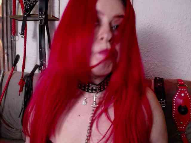 Naty-slavedoll webcam