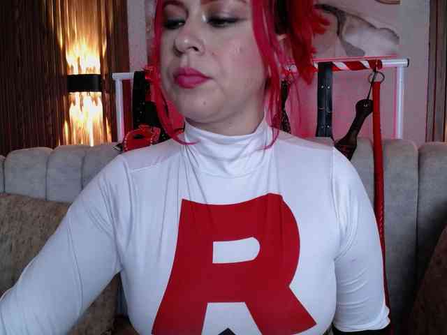 Naty-slavedoll webcam