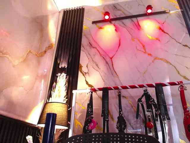 Naty-slavedoll webcam