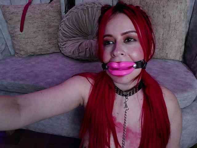 Naty-slavedoll webcam