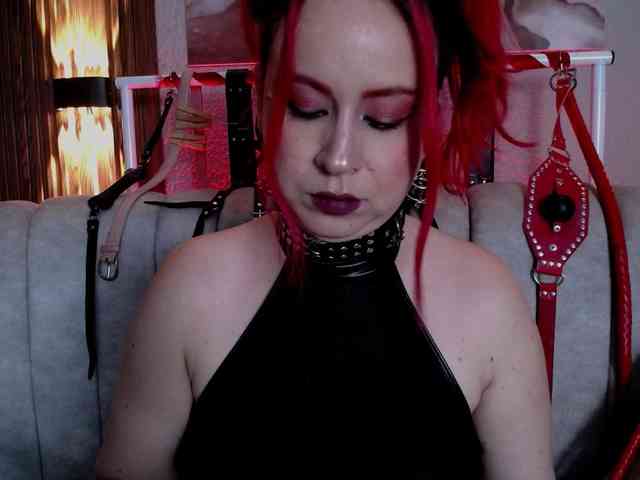 Naty-slavedoll webcam