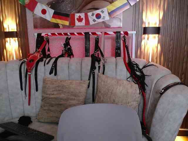 Naty-slavedoll webcam