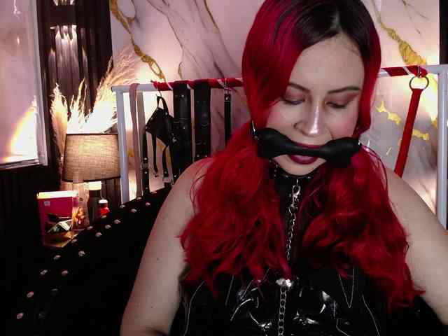 Naty-slavedoll webcam