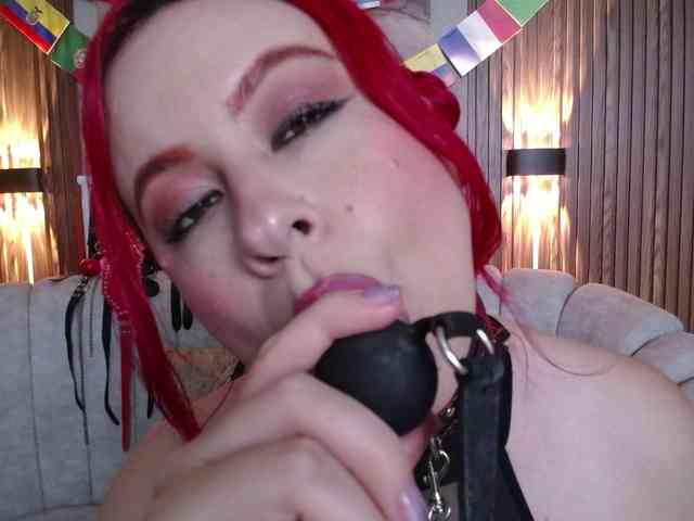 Naty-slavedoll webcam