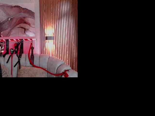 Naty-slavedoll webcam