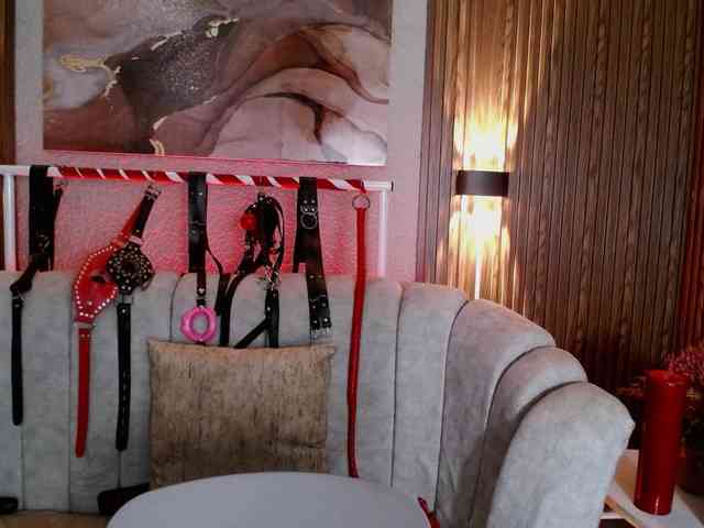 Naty-slavedoll webcam