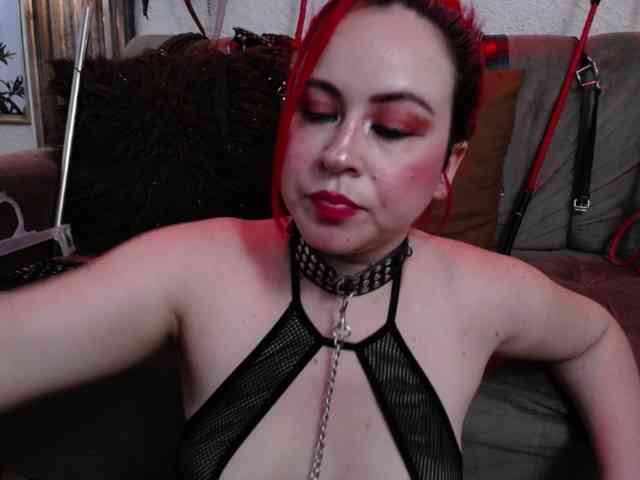Naty-slavedoll webcam