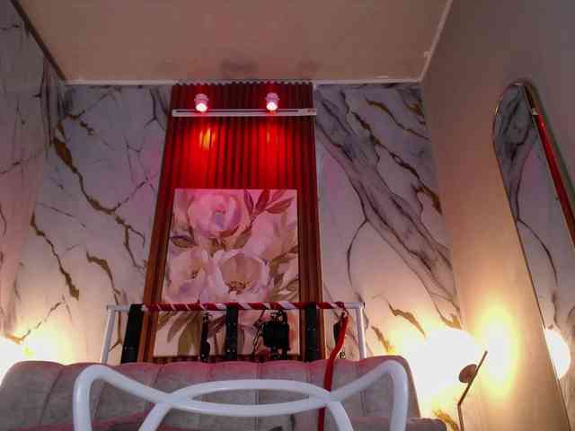 Naty-slavedoll webcam