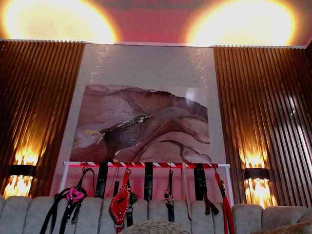 Naty-slavedoll webcam