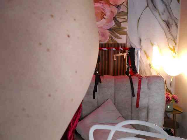 Naty-slavedoll webcam