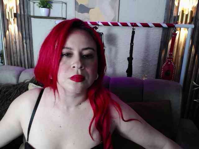 Naty-slavedoll webcam