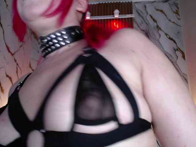 Naty-slavedoll webcam