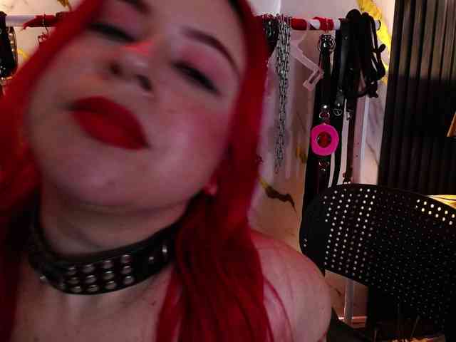 Naty-slavedoll webcam