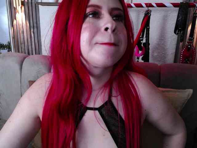 Naty-slavedoll webcam