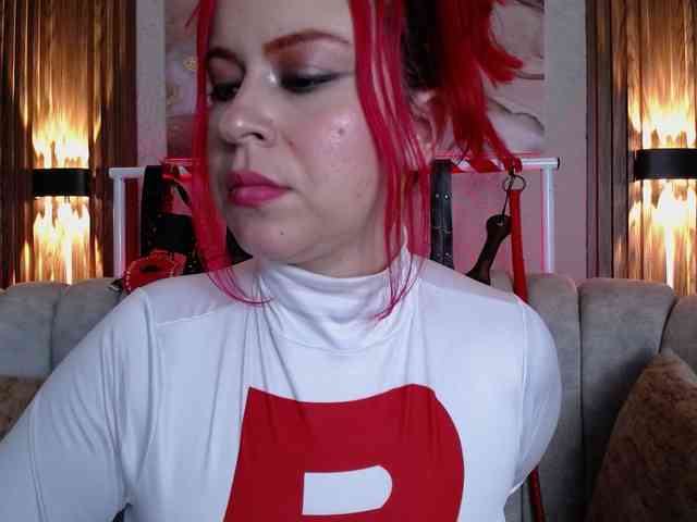 Naty-slavedoll webcam