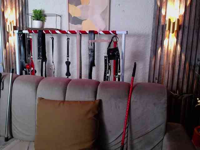 Naty-slavedoll webcam