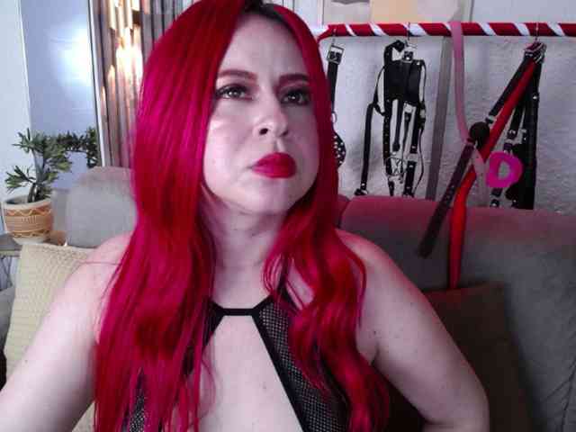 Naty-slavedoll webcam