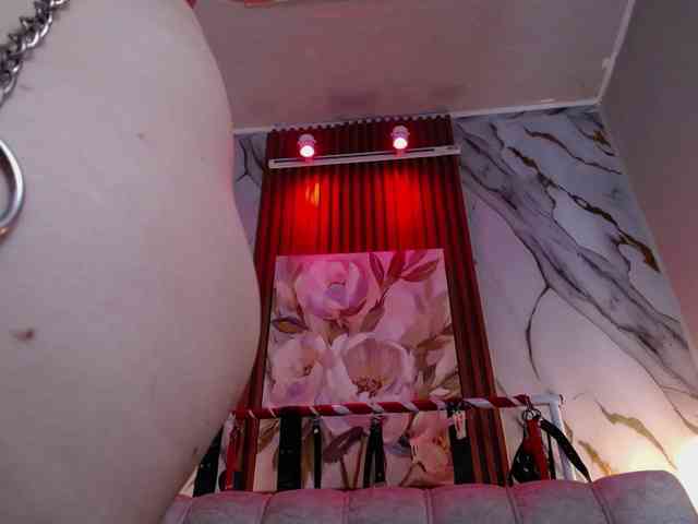 Naty-slavedoll webcam
