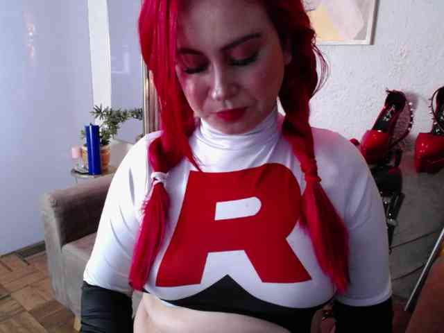 Naty-slavedoll webcam
