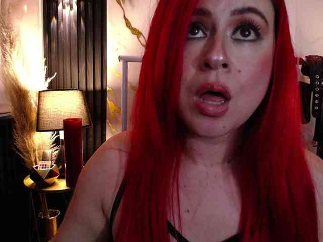 Naty-slavedoll webcam