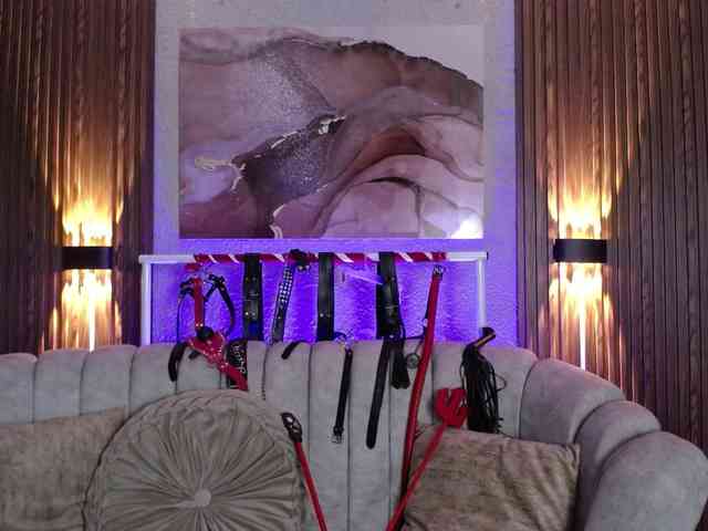 Naty-slavedoll webcam