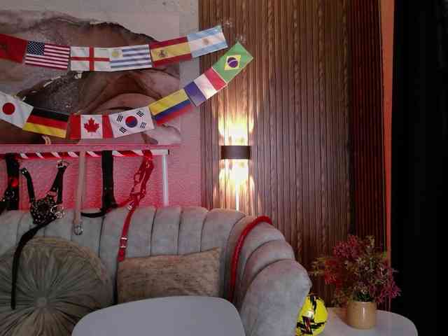 naty-slavedoll's live room
