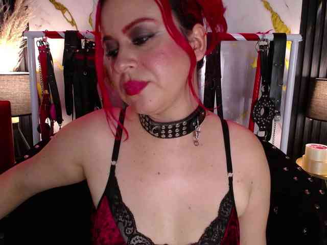 Naty-slavedoll webcam