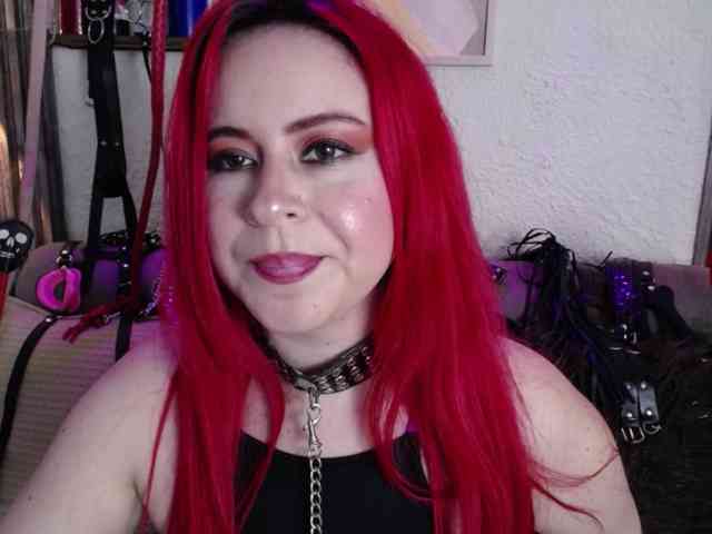 Naty-slavedoll webcam