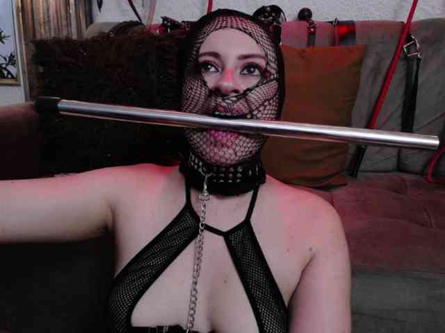 Naty-slavedoll webcam